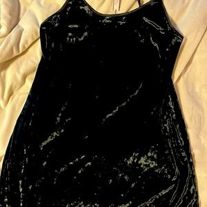 Chemise black velvet like fabric. M/L nwt
